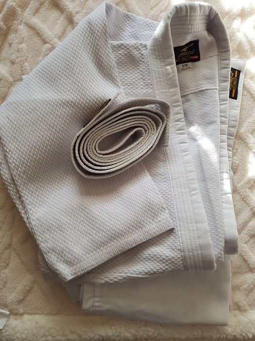 Кимоно для занятий единоборствами