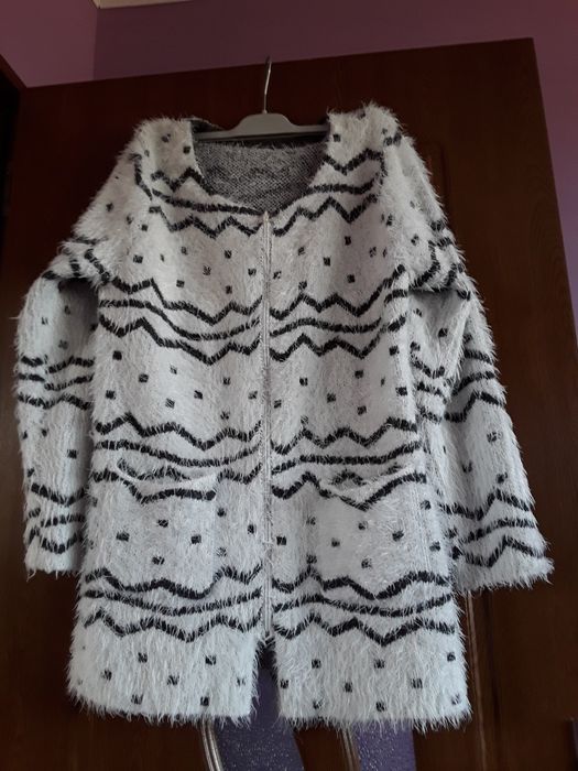 Vând Cardigan Damă Lung Gros Pufos Nou Italia Mărimea XL