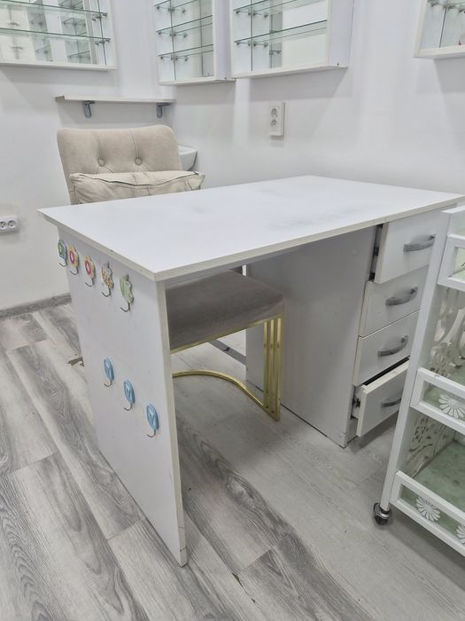 Стол  для маникюра