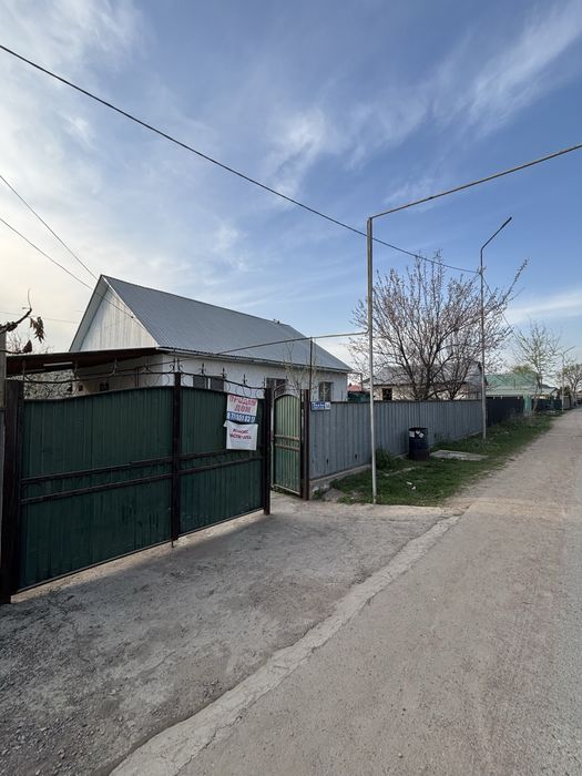 Частный дом в пригороде