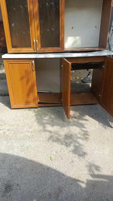 Кухня мебел мойка кран робоче стол