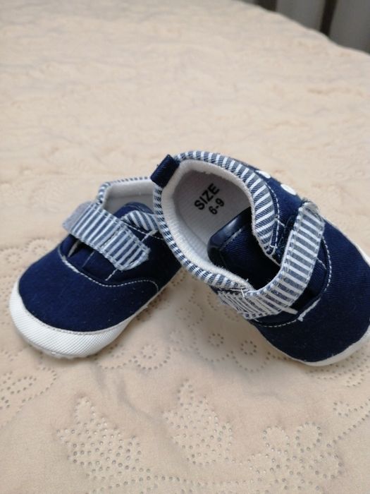 Продам детскую обувь