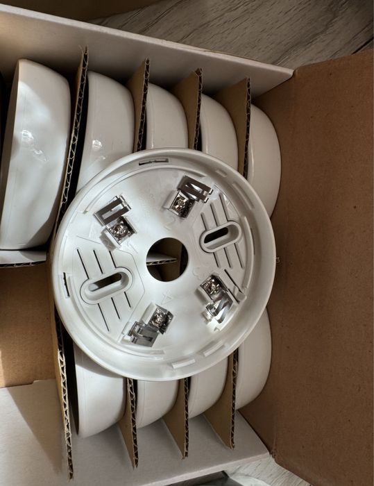 10 Detectoare de fum analogice din seria 700.