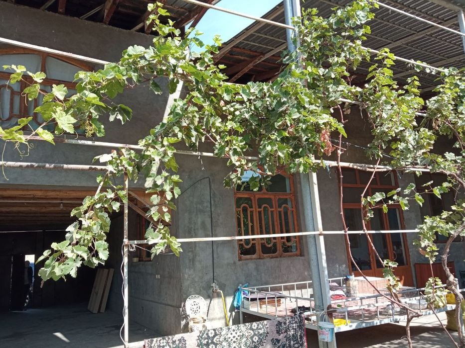 uy sotiladi eski 16 yillik betonkaga yaqin 6 sotu