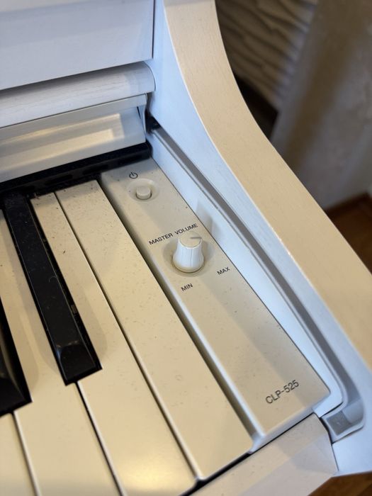 Електрическо пиано YAMAHA Clavinova CLP-525