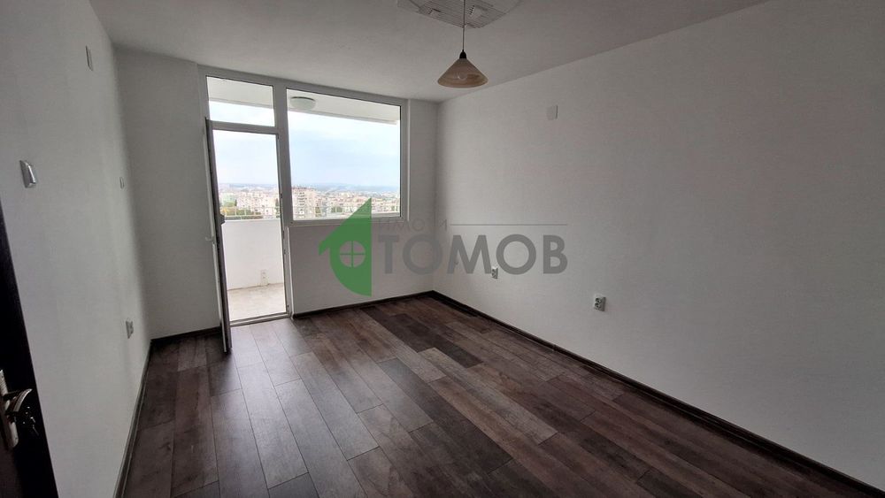 Много просторен и ремонтиран тристаен апартамент в кв. Три Чучура