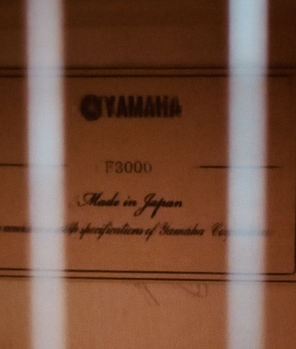 Gitara sotiladi Yamaha