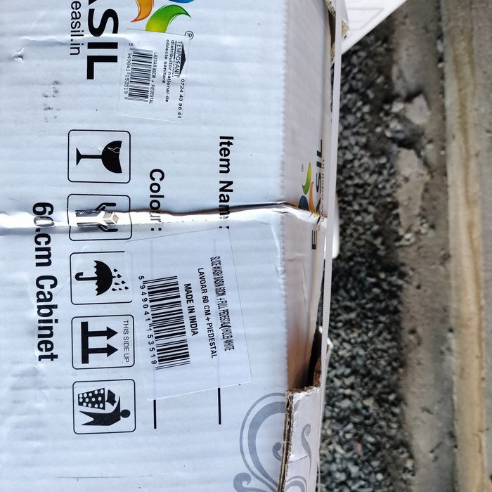 Vând chiuveta cu picior