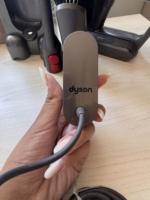 Aspirator Dyson V10