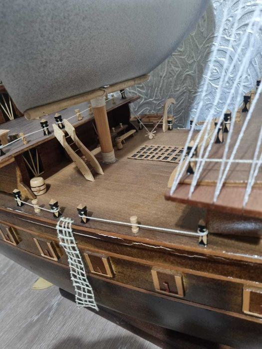 Корабль из дерева ручная работа