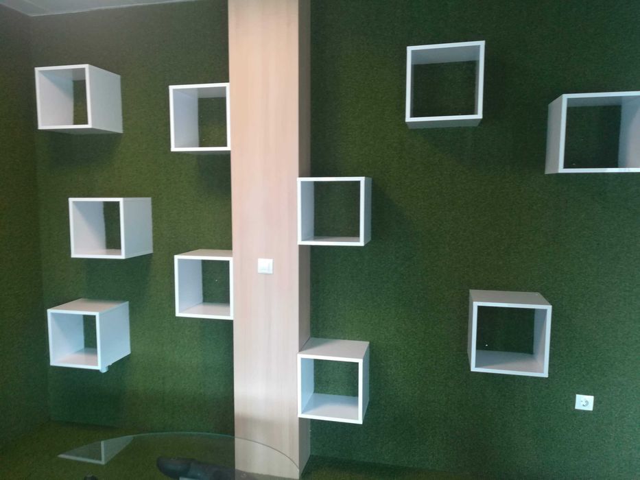 Кубчета - етажерки от бял лакиран дървен материал - 30/30 см.