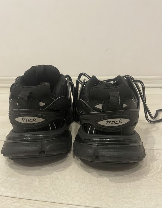 Balenciaga track