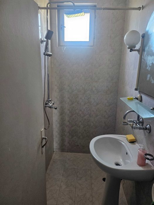 Продава се самостоятелна къща в гр. Ахелой