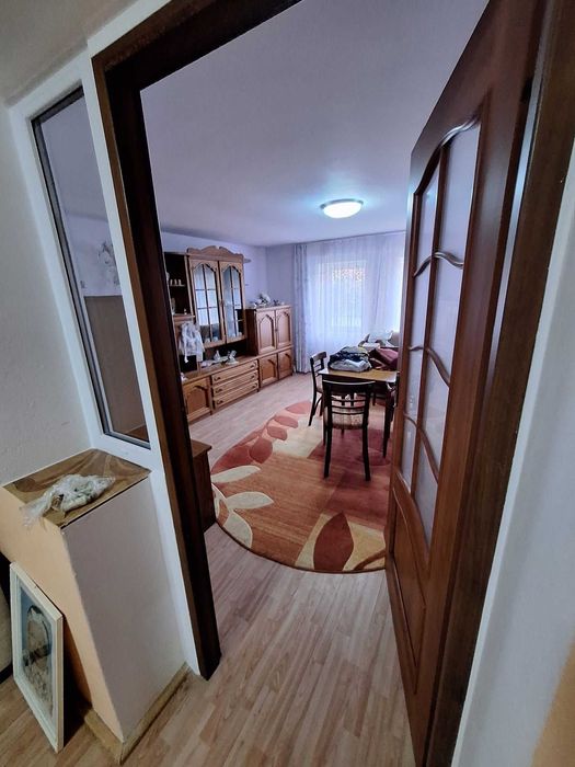 Casa cu doua corpuri in Sepreus. Curte betonata, renovate cu apa trasa, bai in ambele corpuri.