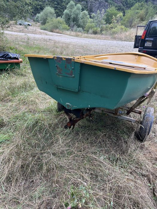 Рибарска лодка много лека