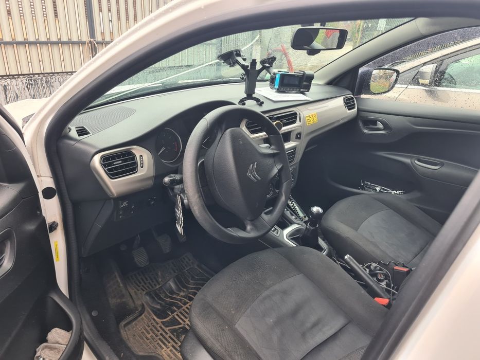 Firmă taxi cu mașina Citroen C-elysee