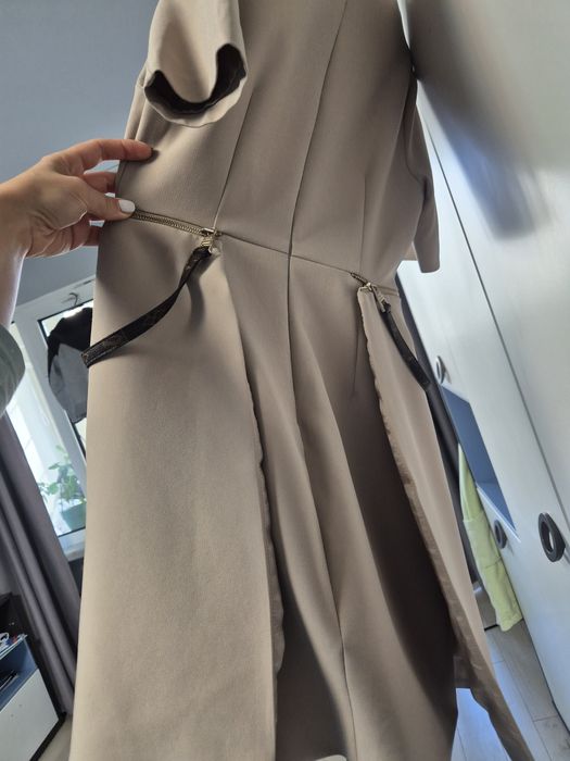 Елегантна бежова рокля