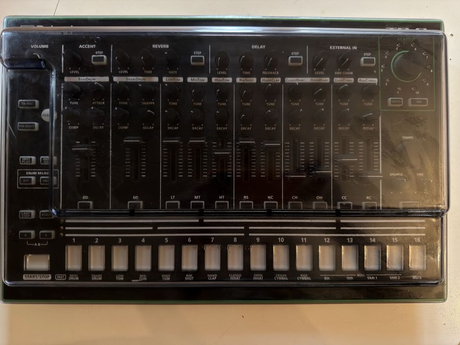 Roland AIRA TR-8 Rhythm Performer + Decksaver (Stare Impecabilă)