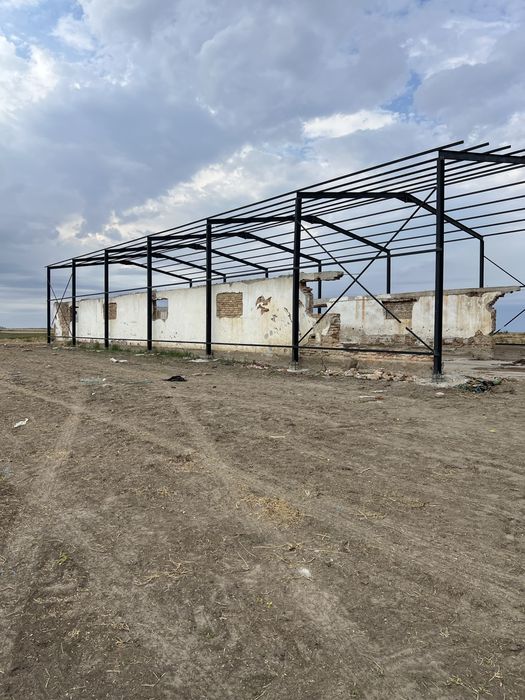 Vând hala structura metalică pret 4500 euro (200mp)