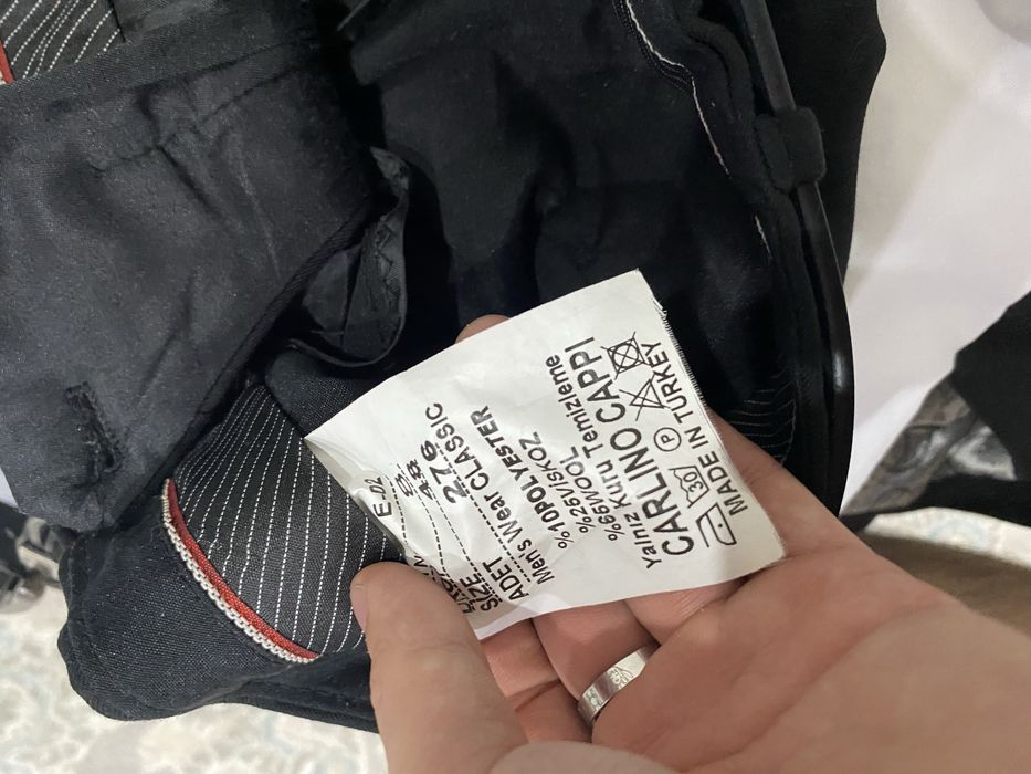 Продам черный костюм школьный