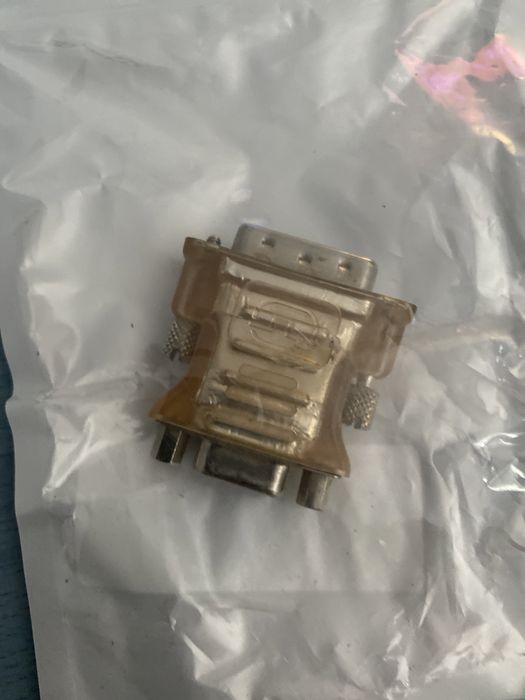 DVI към VGA адаптер