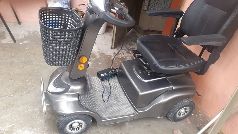 Vand scuter cu 4 roții electric