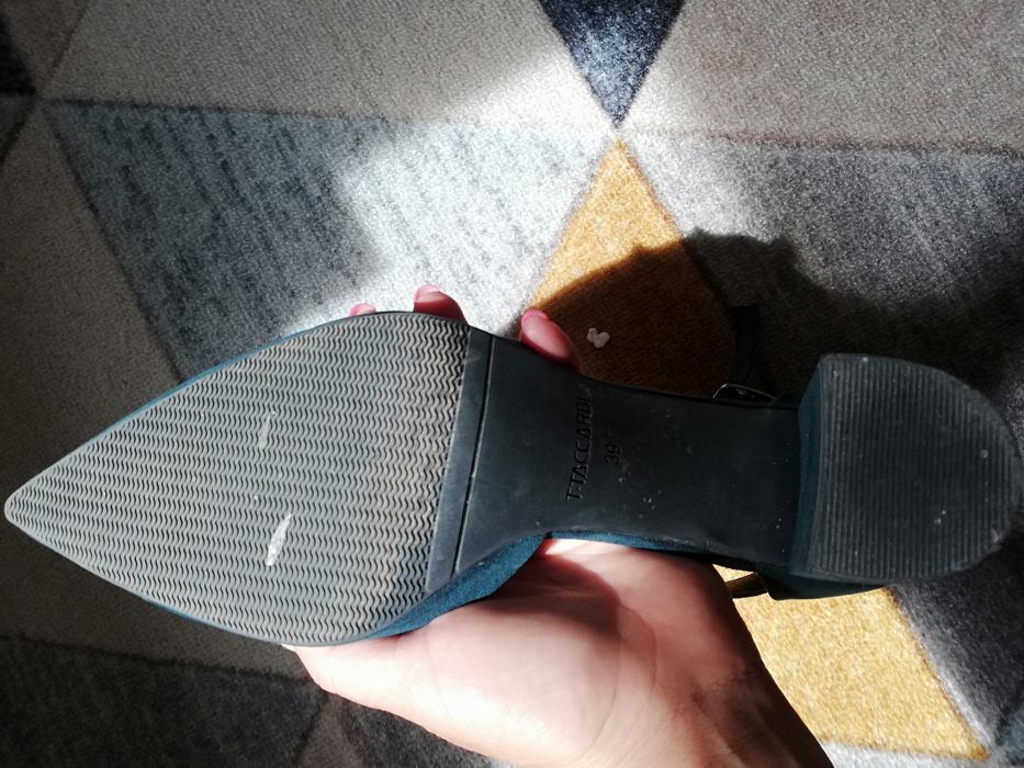 Продам женские туфли