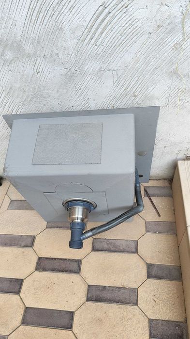 Продам кухонную мойку из нержавеющей стали