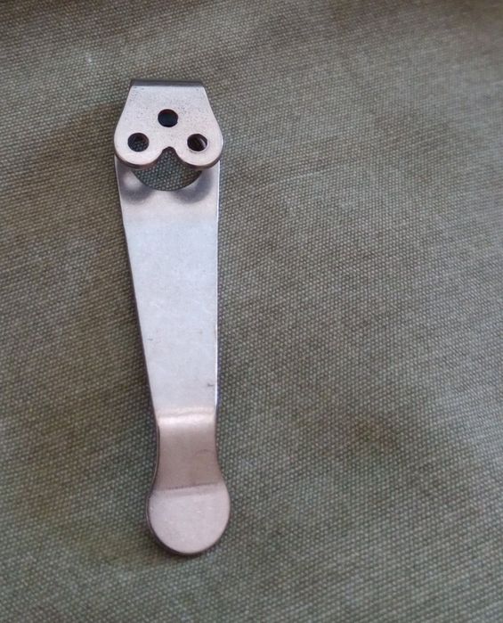 Титаниев дълбок клипс за нож Spyderco – лек, здрав и елегантен!