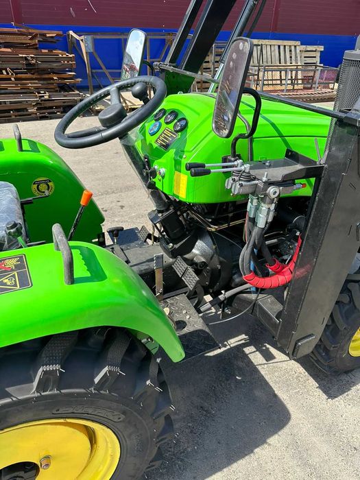 Фронтальный погрузчик XT-244 (КПП (3+1)x2))