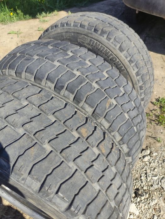 Продам шины 235/75/15
