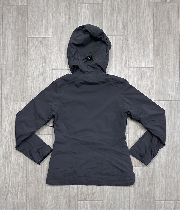 Дамско яке Helly Hansen – размер S, отлично състояние