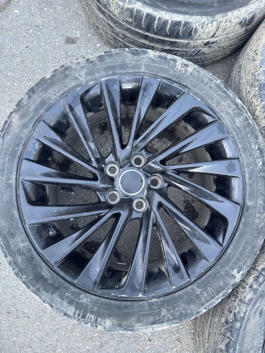 Продам комплект дисков на 18 с б/у шинами.