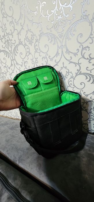 Продам фотокамеру Nikon D3400