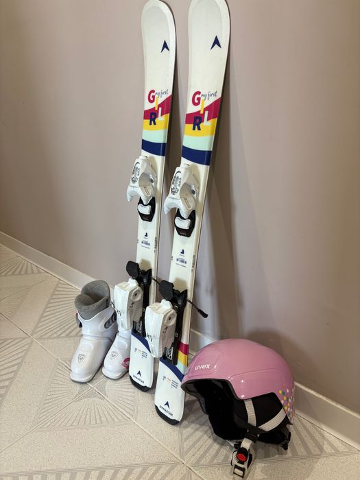 Детски ски, ски обувки и каска