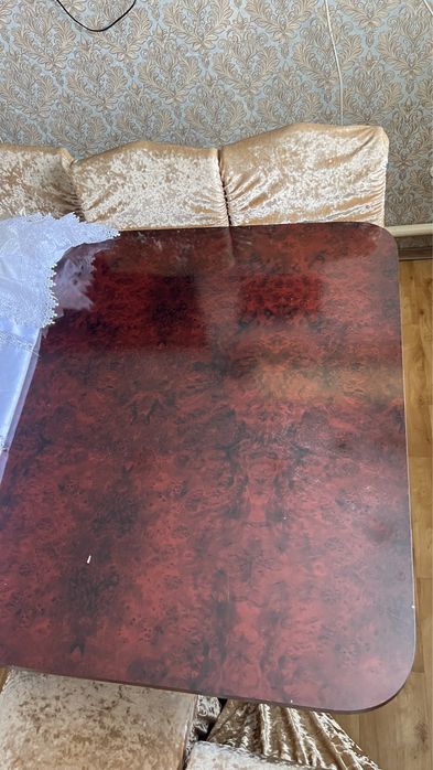 Продам стол в гостиную