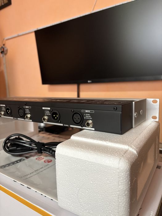 Behringer MIC 2200 V2 preamplificator linie si microfon cu tub in GARANTIE 2027