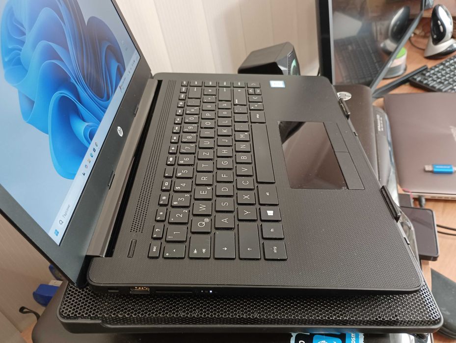 Лаптоп HP Notebook - 14-ck0101ng i3-7020U / 14"
