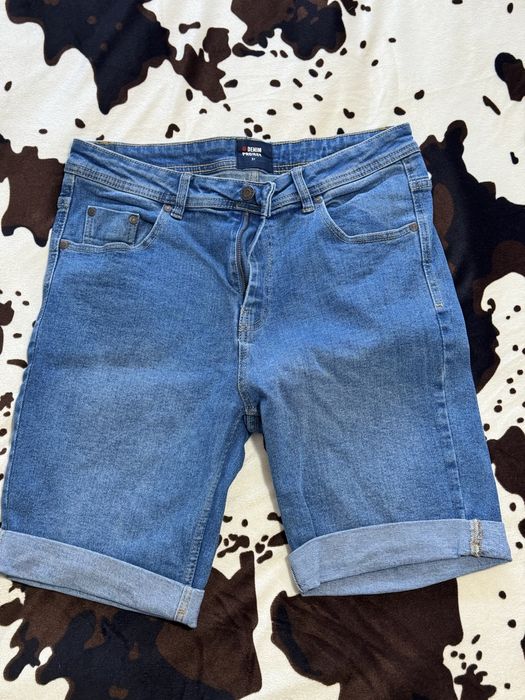 Разпродажба на дрехи – всичко по 20 лв