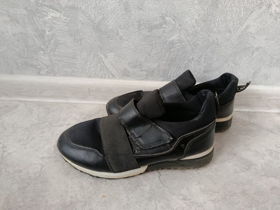 Отдам бесплатно , кроссовки