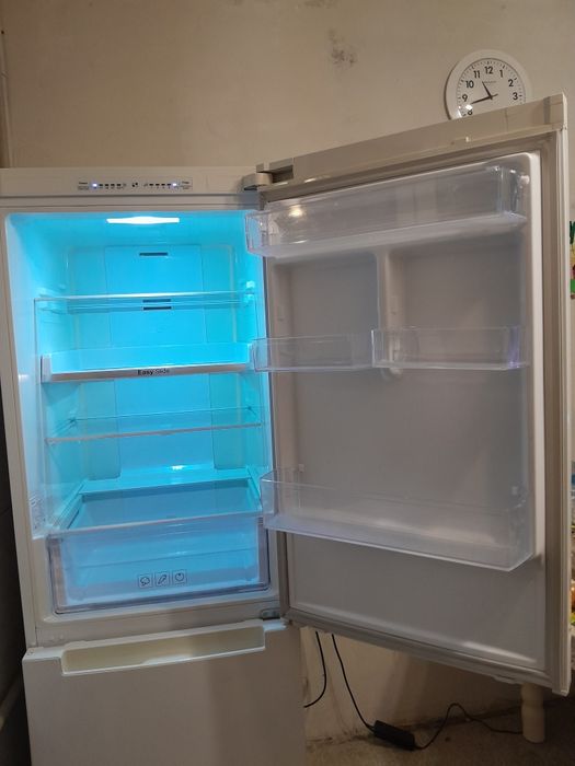 Холодильник Samsung