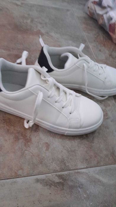 Дамски маратонки STEVE MADDEN/бели кецове