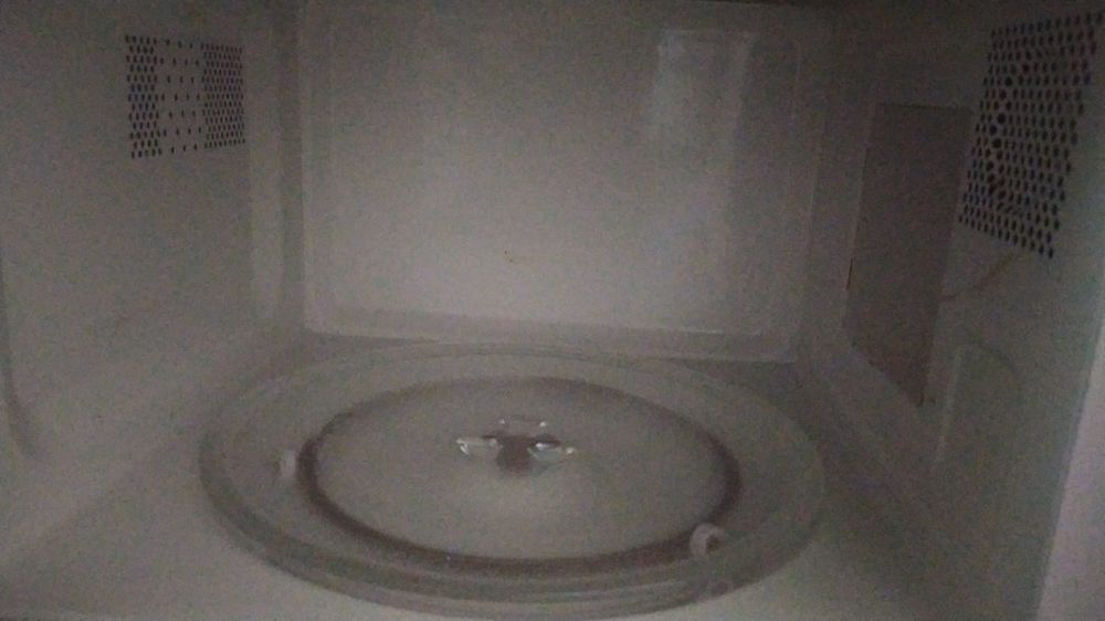 Продаю микроволновую печь  бу