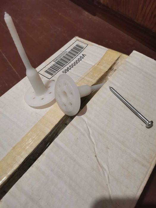 Дюбел за изолация с винт