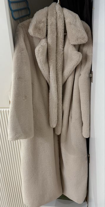 Шуба из искусственного меха длинная с ушанкой