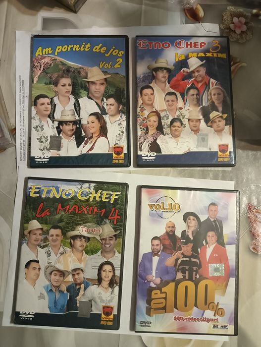 Casete și CD uri cu muzica!