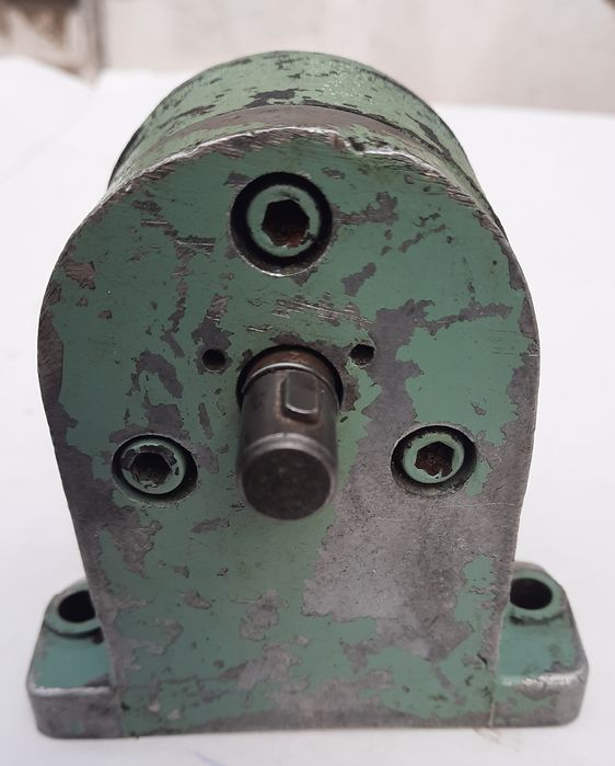 Насос шестеренчатый Г 11-11А .