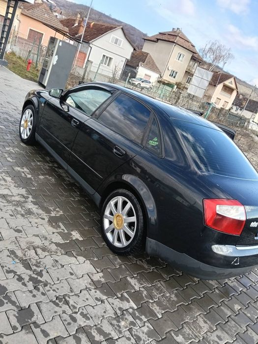 Vand Audi a4 motor 2.0.  131 cp