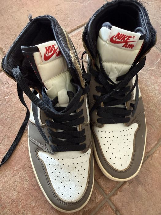 Adisasi gheata  Nike Air ……