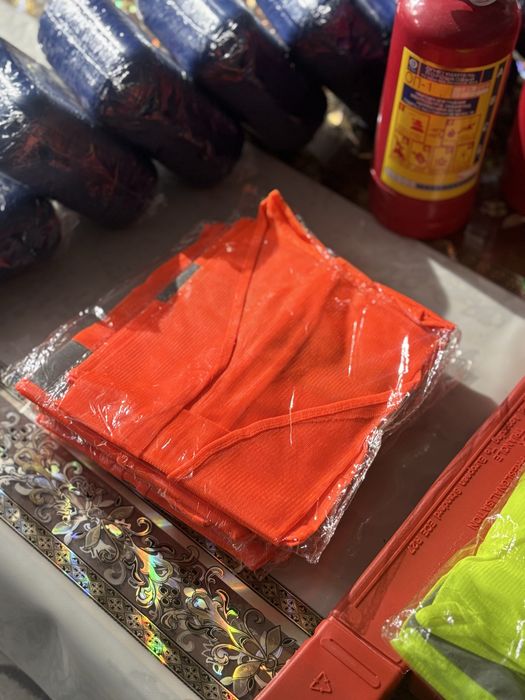 Аптечка и светоотражаюший жилет